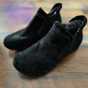 NWOT Skechers Ankle Boots- Memory Foam Size 9.5